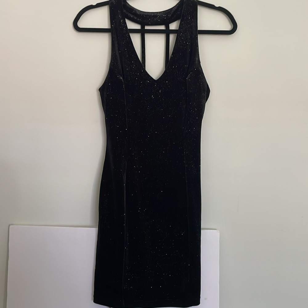 LITTLE BLACK DRESS ! - Picture 2 of 6